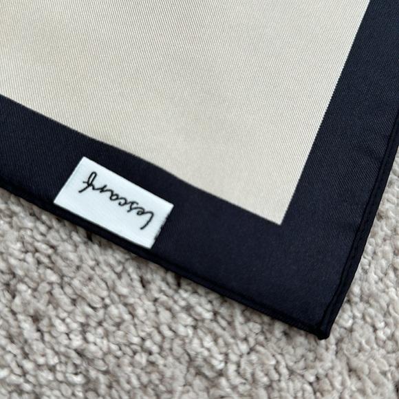 LeScarf Border Print Scarf - Picture 4 of 5